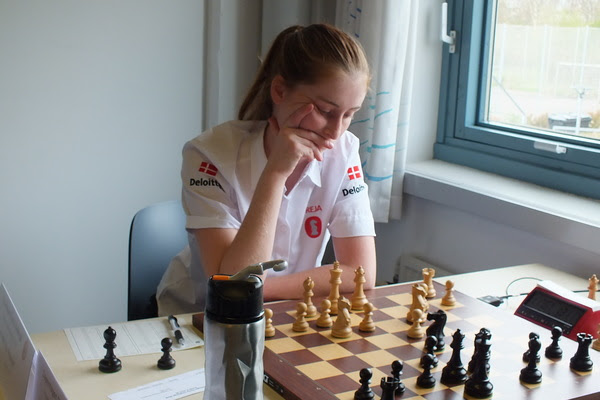 How to Connect & Play: Chess. Chess challenges and tournaments on